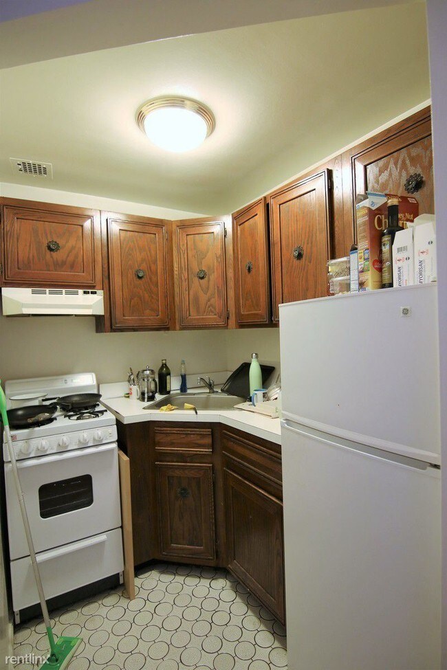 Building Photo - 316 W 83rd St