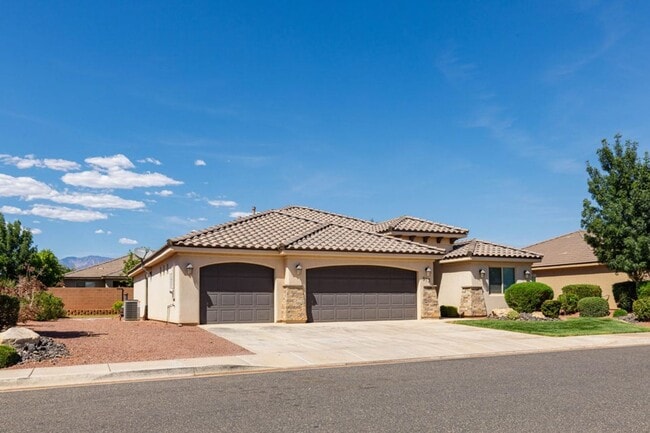 Building Photo - Beautiful 4 Bedroom Home with RV parking!