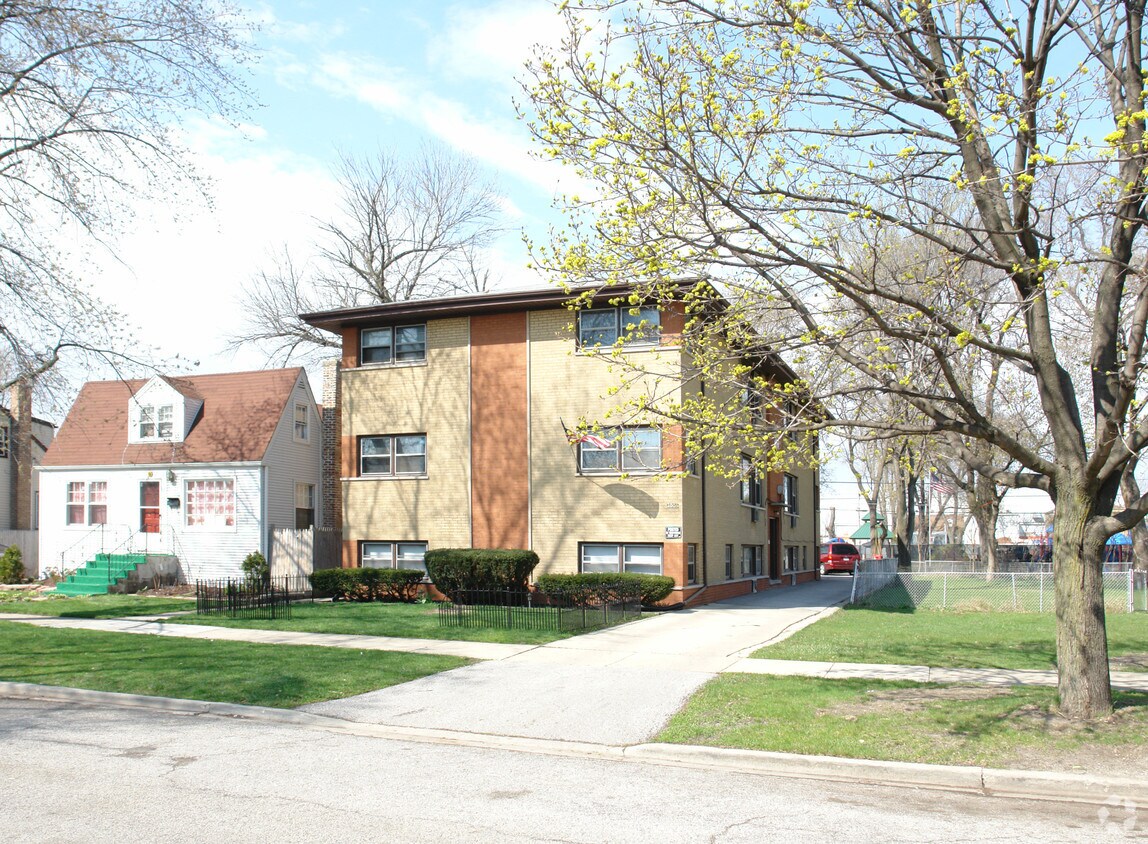 2008 N 18th Ave, Melrose Park, IL 60160 Apartments in Melrose Park