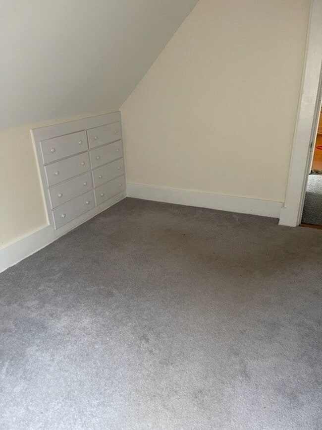 Building Photo - HUge 1 bed in Newton
