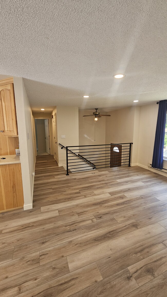 Building Photo - 6005 6th Ave SE