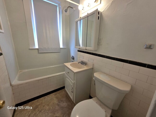 Building Photo - No Brokers Fee, No Security Deposit, Heat,...