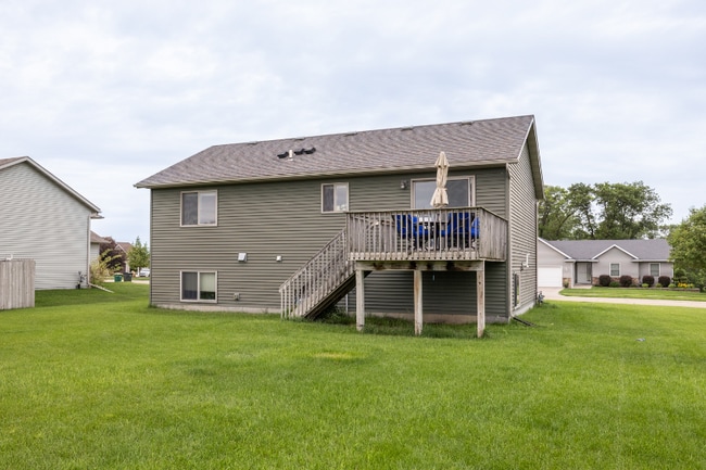 Building Photo - 4024 Stone Point Dr NE