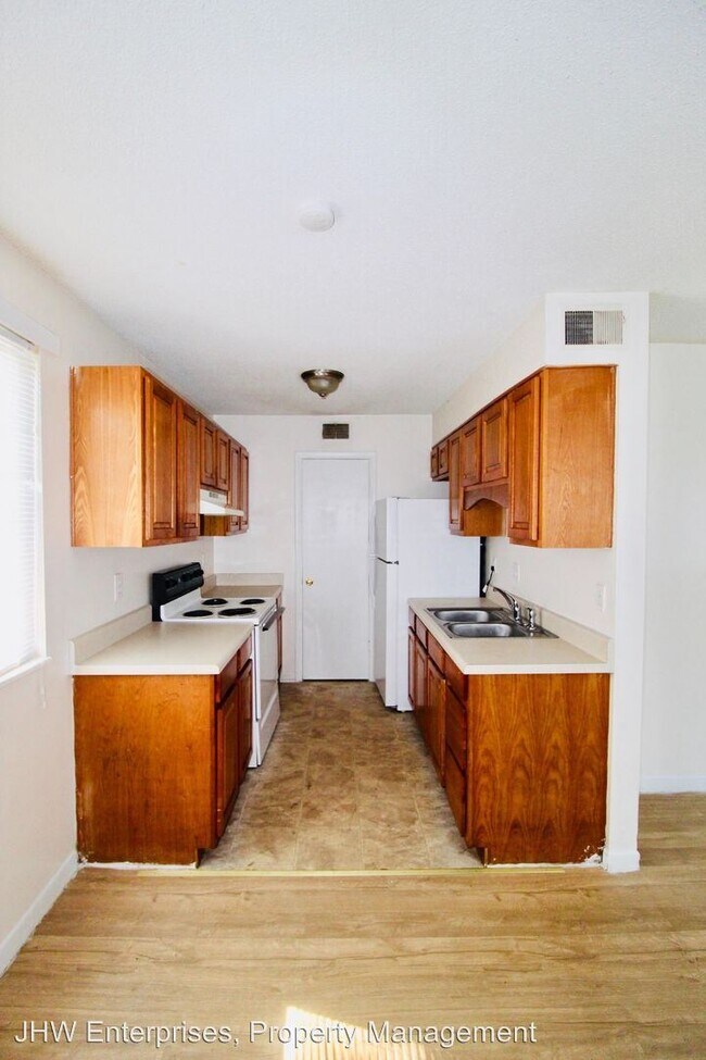 Building Photo - 656 Woodyard Rd