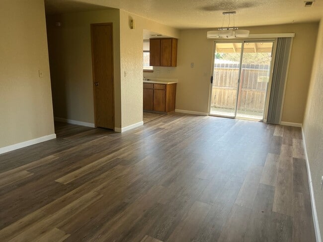 Building Photo - Great Jacksonville Location