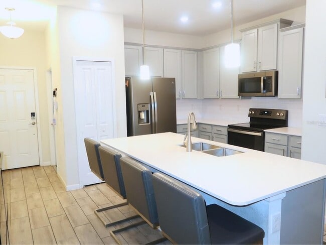 Building Photo - 9114 Tecumseh Dr