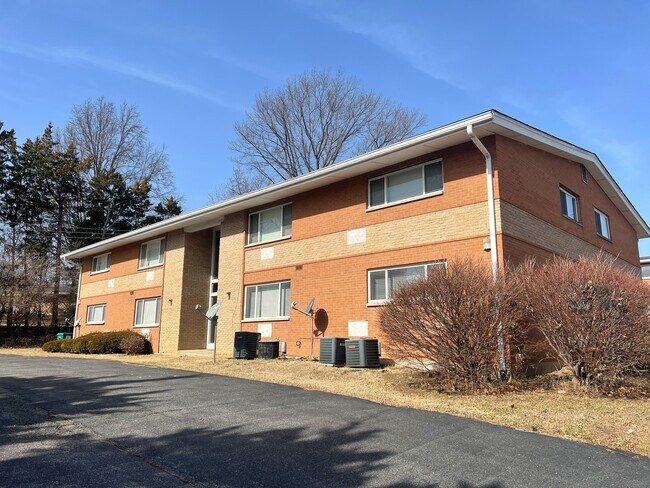 Building Photo - 707 Lepere