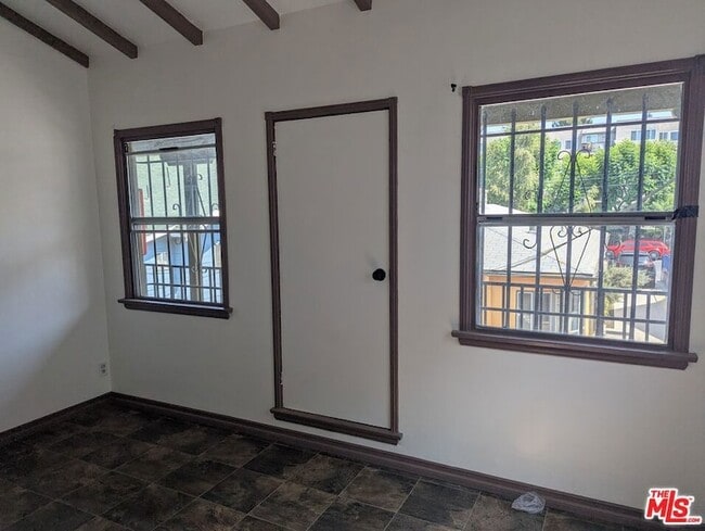 Photo - 644 W 40th Pl House