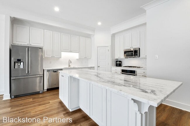 Building Photo - 9105 Southlawn Dr