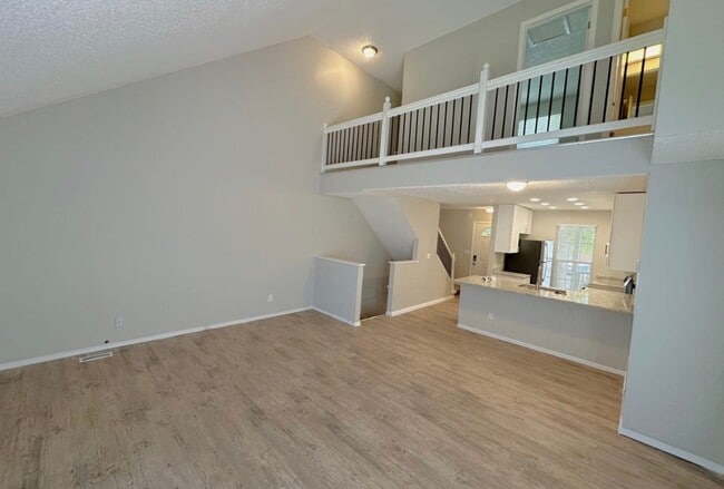 Building Photo - 1255 Ivanhoe Cir