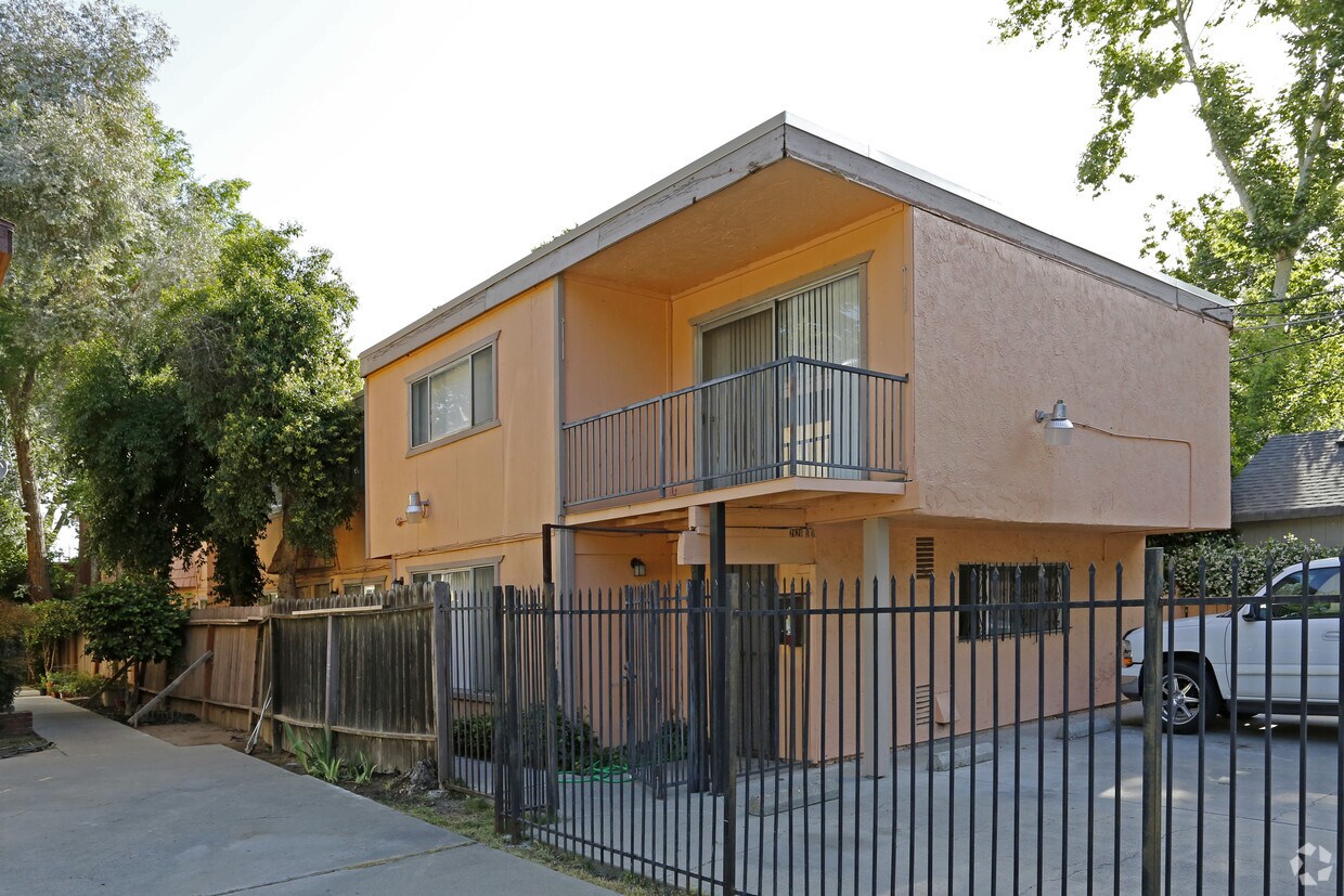 Building Photo - 2620 C St