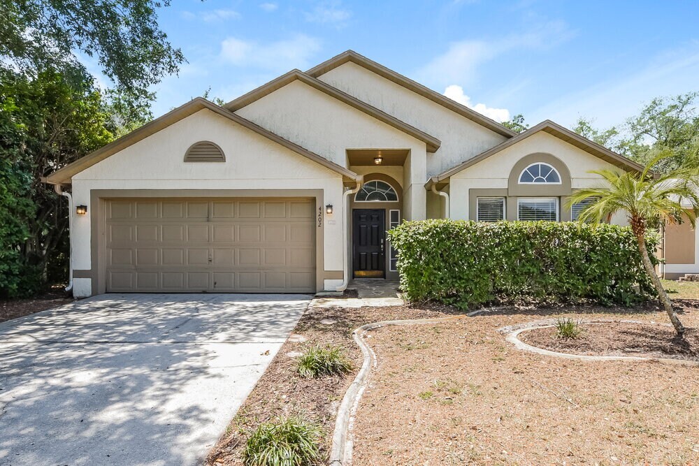 Foto principal - 4202 Mendenwood Ln