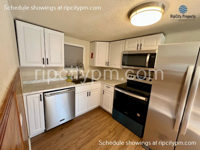 Building Photo - Free Rent! Beautifully Updated 2-Bedroom S...