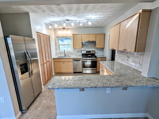 Building Photo - 1323 Lenora Dr