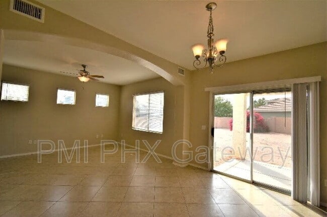 Foto del edificio - 2619 E Shannon St