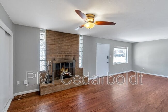 Building Photo - 2850 S Cherry Way