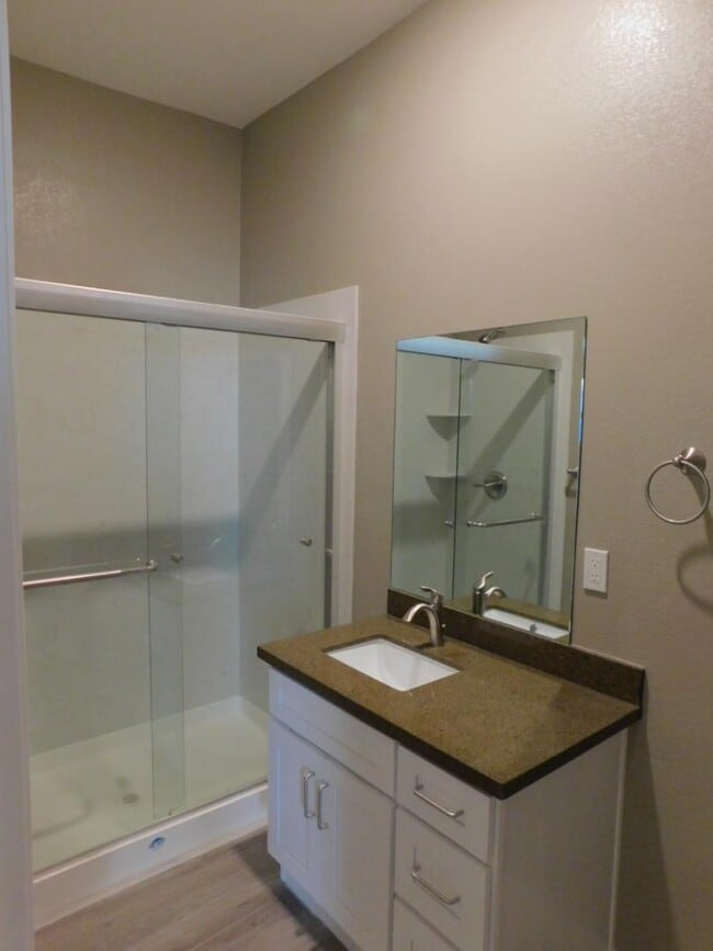 Building Photo - 621 W 2nd St