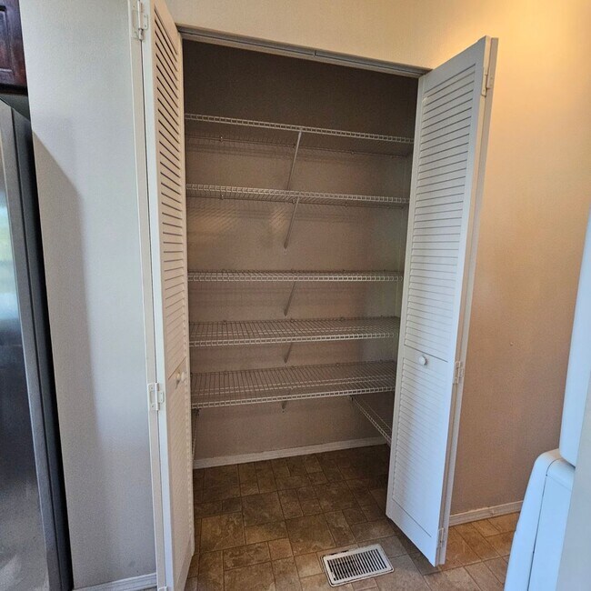 Building Photo - Beautiful Home with Mt. Rainier Views – Close to PSNS & Ferries