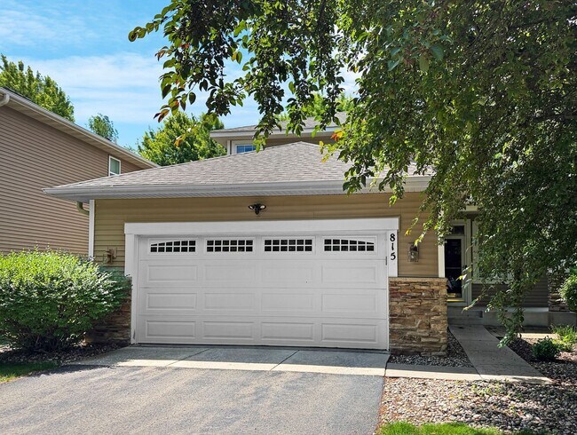 Foto del edificio - 815 Newberry Ln