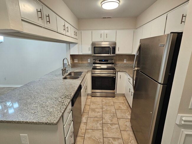 Building Photo - 1507 Military Cutoff Rd