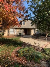 Building Photo - 524 Philan Cir