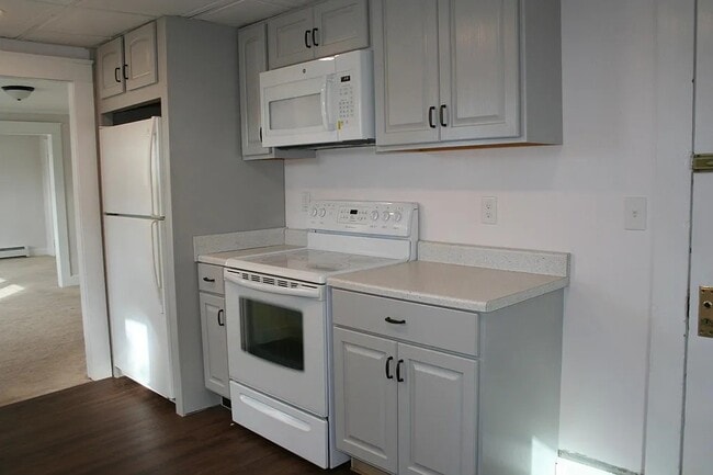 Kitchen - 11 Montgomery Ave