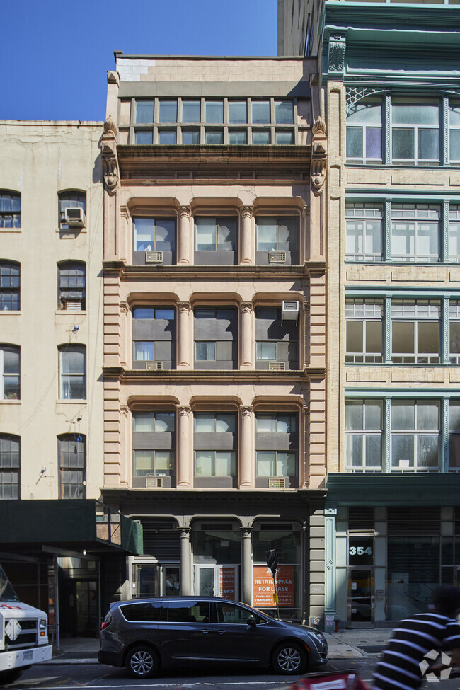 Building Photo - 356 Broadway