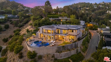 Building Photo - 2501 Zorada Dr