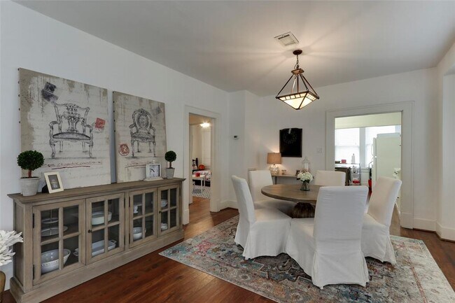 Building Photo - 402 Omar St