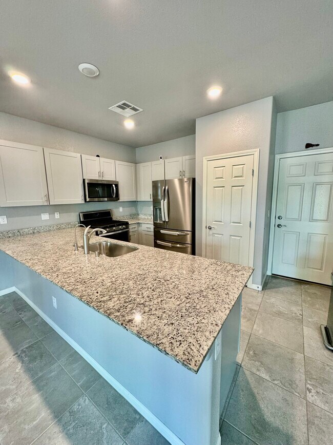 Building Photo - 4466 Zara Point Ave