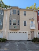 Building Photo - 10 Beverly Cove