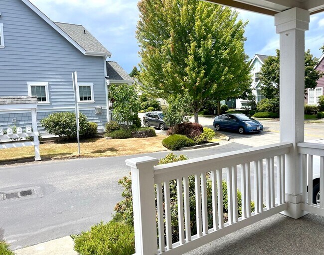 Foto del edificio - Desirable Downtown Poulsbo Place condo