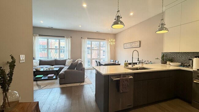 Foto del edificio - 2930 N Lincoln Ave