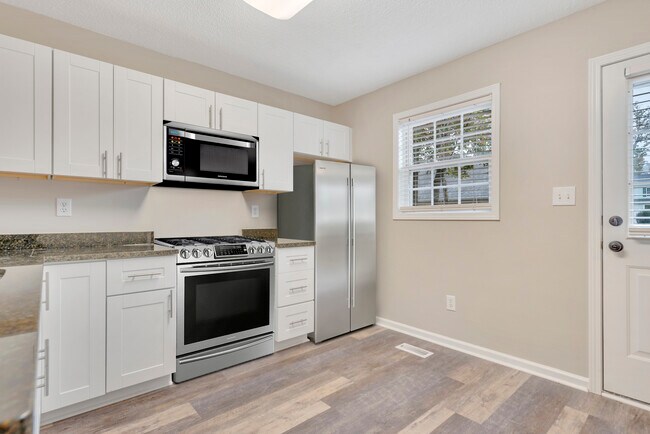 Building Photo - 2046 Samantha Dr