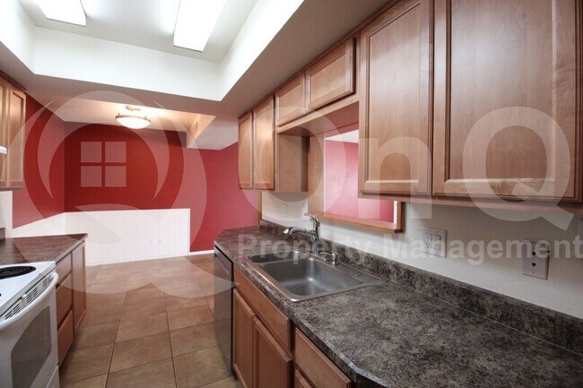 Foto del edificio - 3705 S Dennis Dr