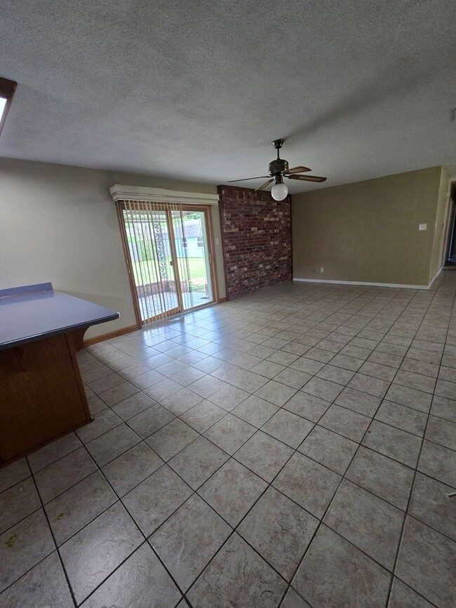 Building Photo - $500 Off 1st Month Special