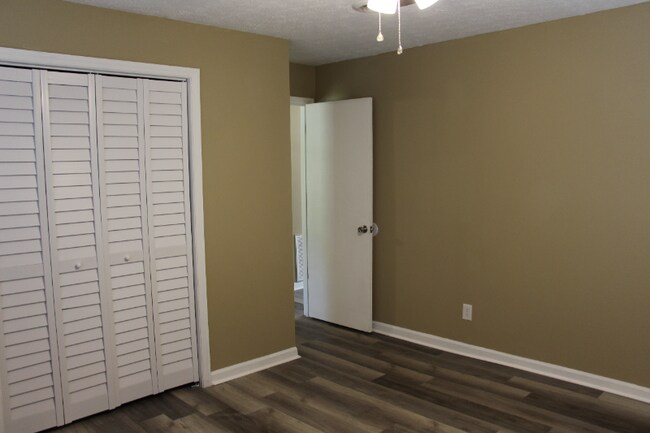 Building Photo - 697 Coventry Cir