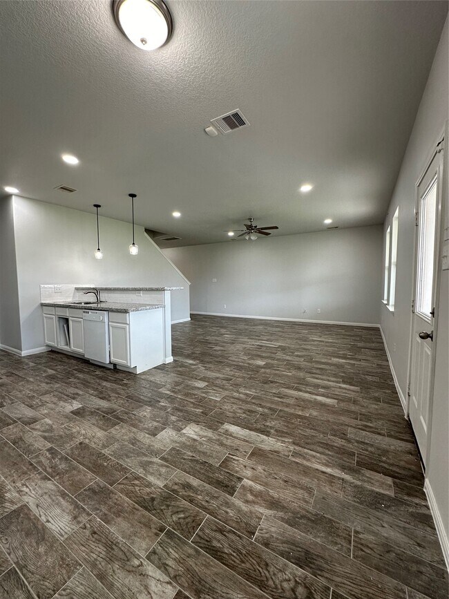 Building Photo - 5819 Golden Cove Rd