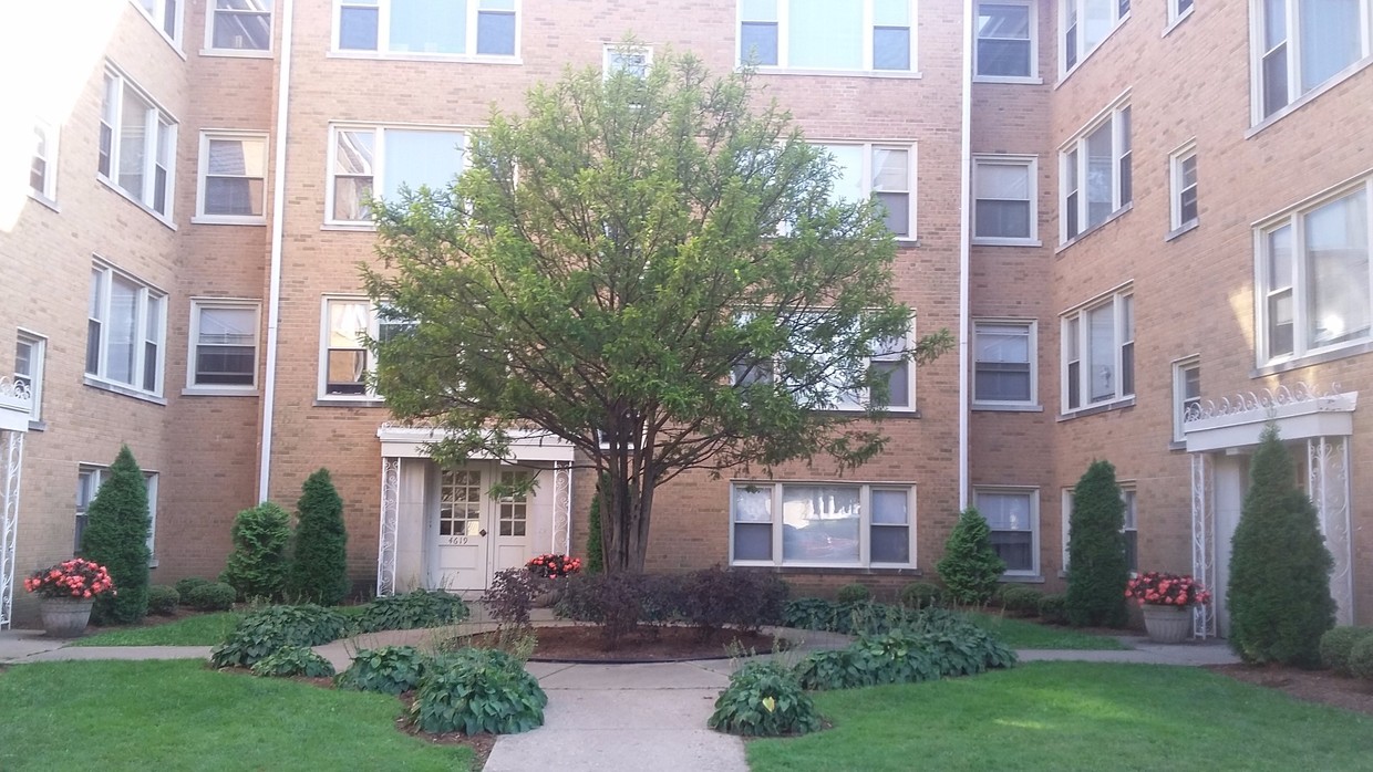 Primary Photo - 4625 Davis St