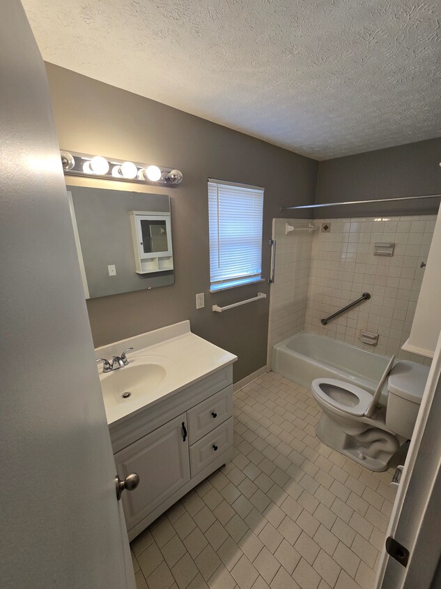 Primary Photo - 4216 N Church Way