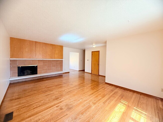 Foto del edificio - Charming 3 Bedroom SF Home!!