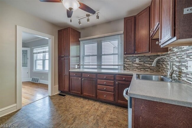 Foto del edificio - 3806 Liggett Dr