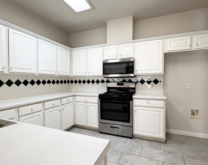 Building Photo - 4447 Bremner Dr