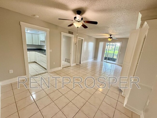 Foto del edificio - 938 N Lake Destiny Rd