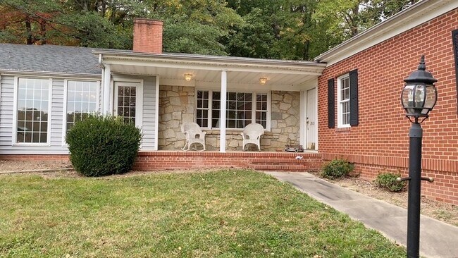 Foto del edificio - 2903 Lawndale Dr