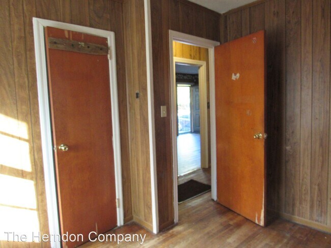 Building Photo - 3 br, 1 bath House - 731 Lausanne Drive