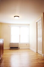 Building Photo - 155 Maple St