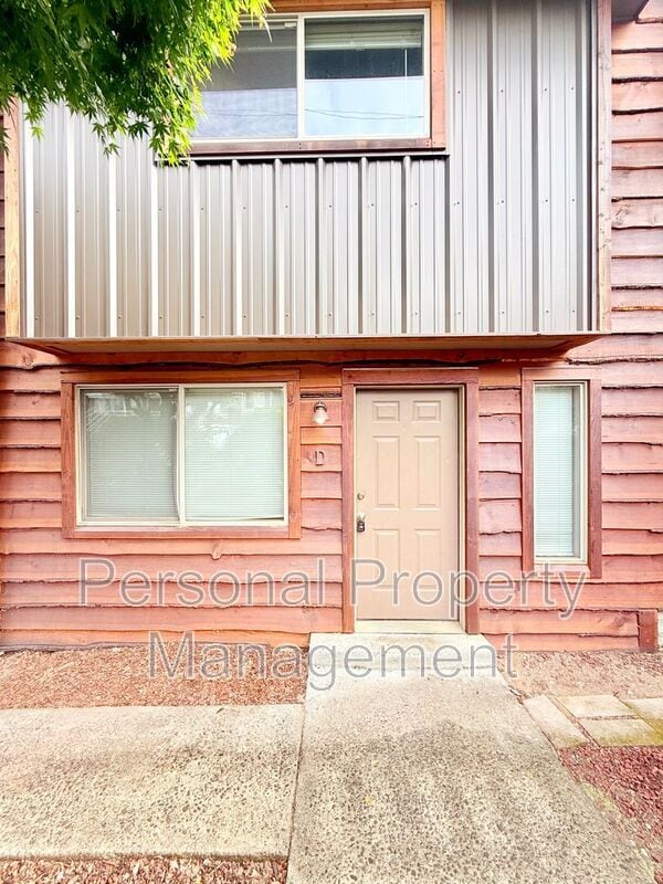 Building Photo - 3919 H St