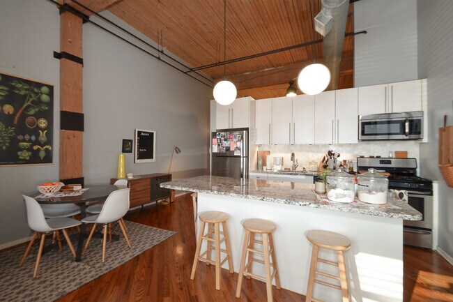 Building Photo - 2654 W Medill Ave