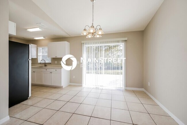 Foto del edificio - 3 Bedroom Pet-Friendly Home in Lehigh acres, FL with Main Street Renewal